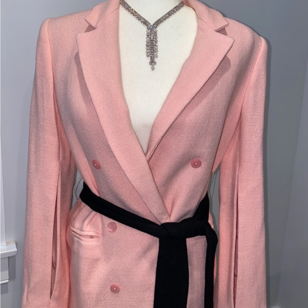 HELLESSY coral pink, split arm blazer with black belt. Extremely chic, Size 6.